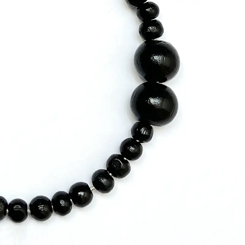 Armband Svartkul Details