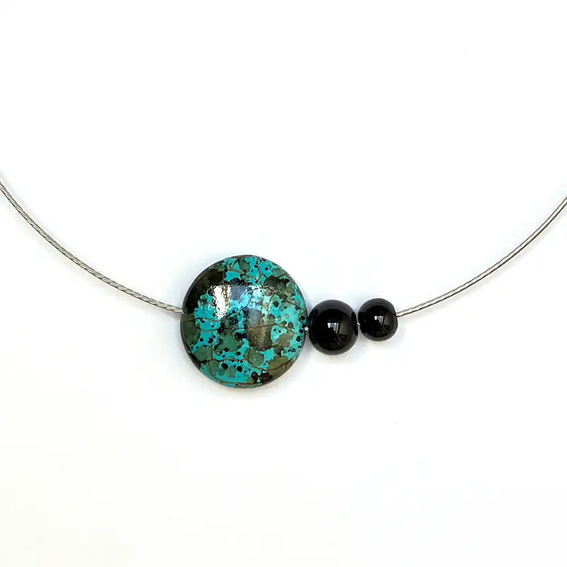 Collier Mondac Details